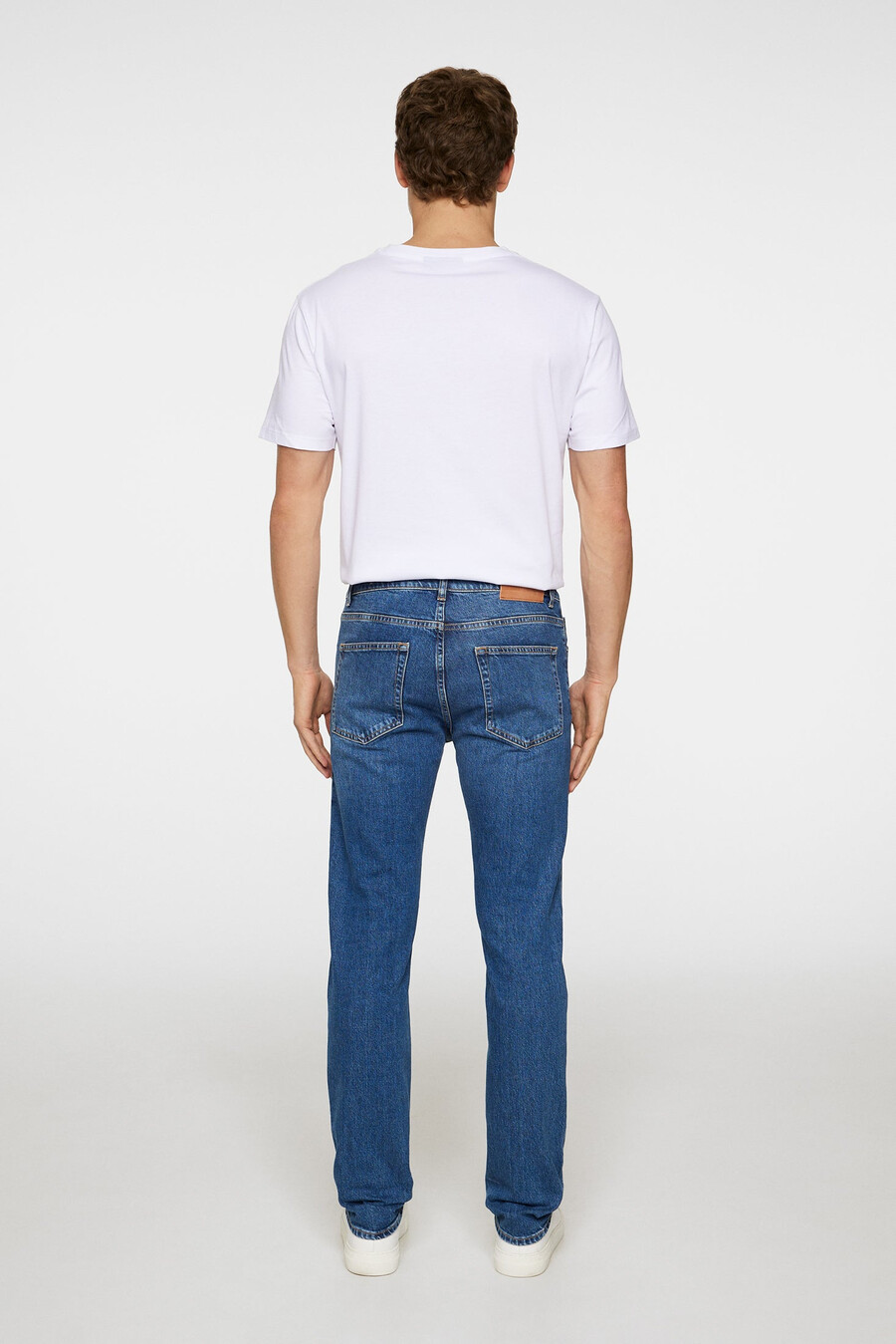 calça jeans jax de lavagem média e modelagem slim