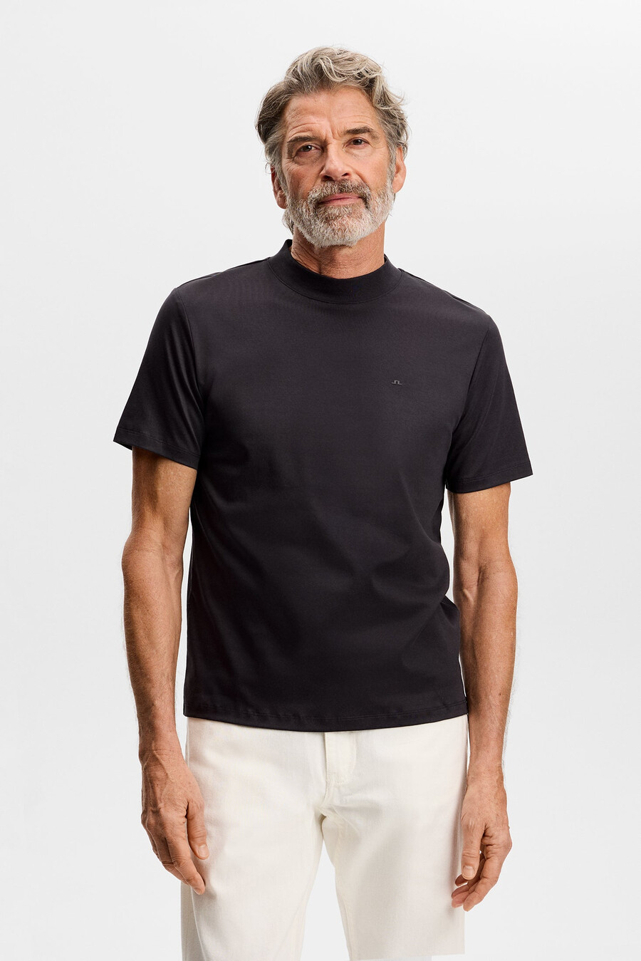 camiseta ace com gola alta